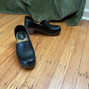Brett Sandgrens Swedish Clogs (Black/Dark Base)